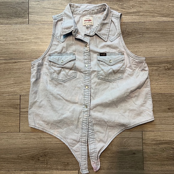 Wrangler tie front tank top - Picture 1 of 8